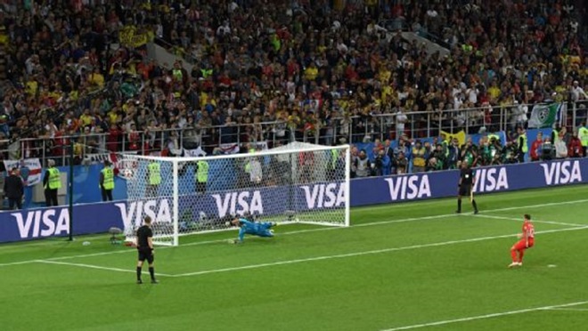 Loạt ảnh ấn tượng về màn đấu súng cân não giữa Anh và Colombia - Bóng Đá