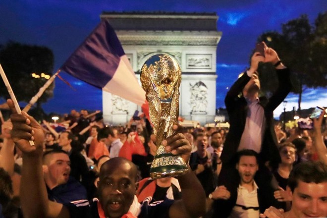 Người Pháp đã làm gì sau chiến thắng 1-0 của đội nhà trước Bỉ ? - Bóng Đá