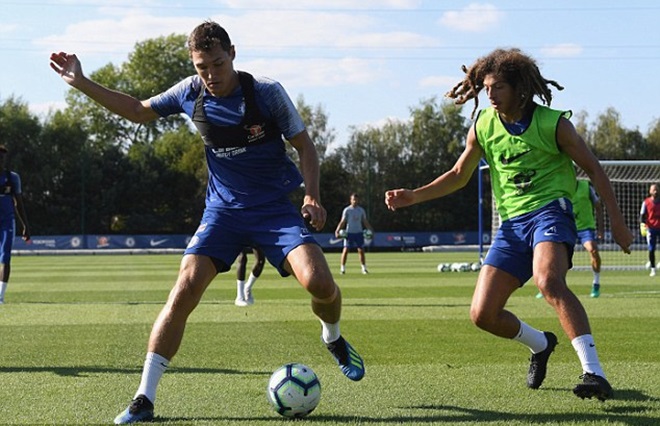Willian trở lại tập luyện cùng Chelsea - Bóng Đá