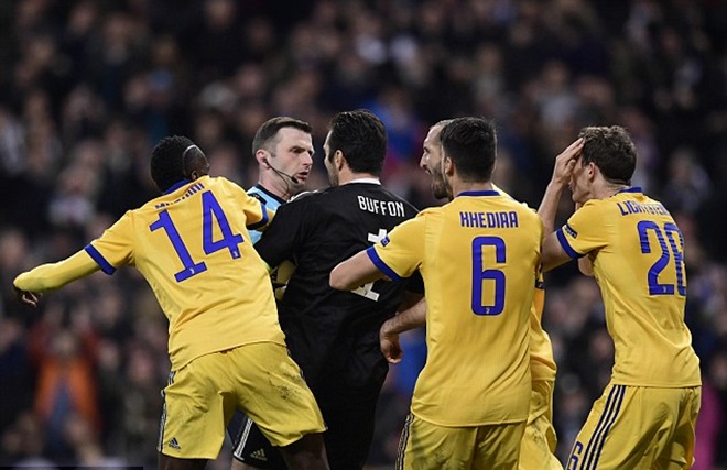 Tình huống gây tranh cãi trong trận đấu Tứ kết lượt về Champions League giữa Real Madrid và Juventus.