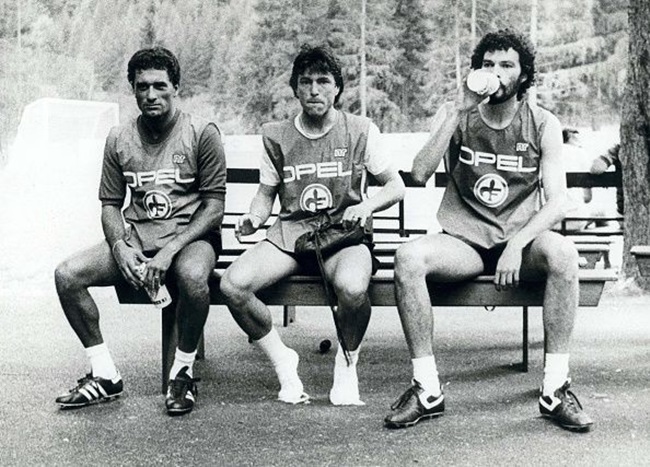 Huyền thoại người Brazil, Socrates (người đầu tiên từ phải qua).
