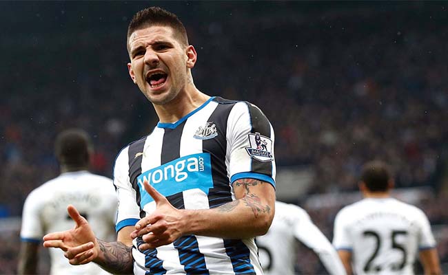 Chân sút Aleksandar Mitrović là ngòi nổ nguy hiểm nhất trên hàng công thiếu gia nước Anh.