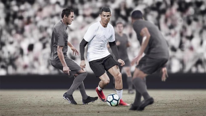 Lộ diện đôi giày mới của Ronaldo tại Champions League - Bóng Đá