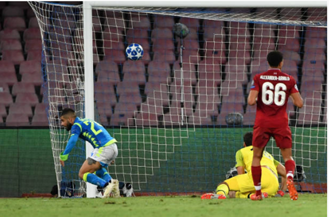 Bàn thắng vàng của Insigne vào lưới Liverpool.