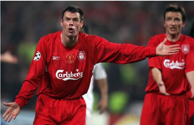 Trung vệ Carragher.