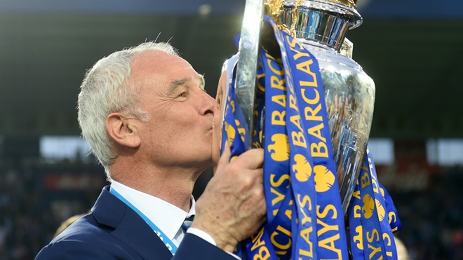 HLV Ranieri với chức vô địch Premier League cùng Leicester City mùa giải 2015/2016.