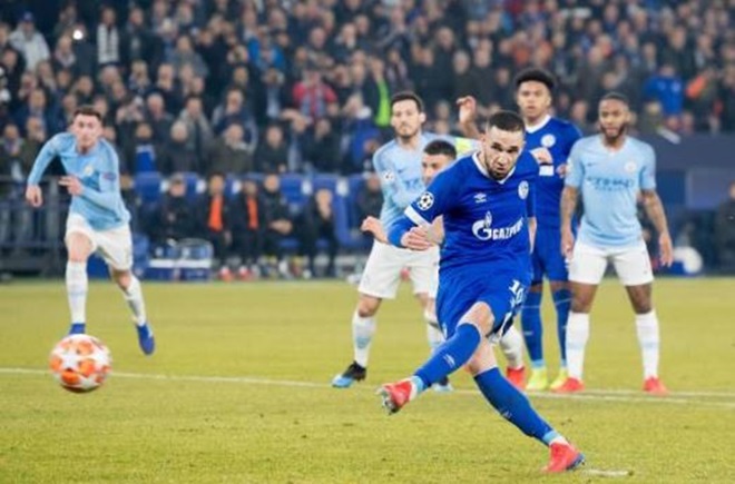 Bentaleb là người hùng của Schalke 04.