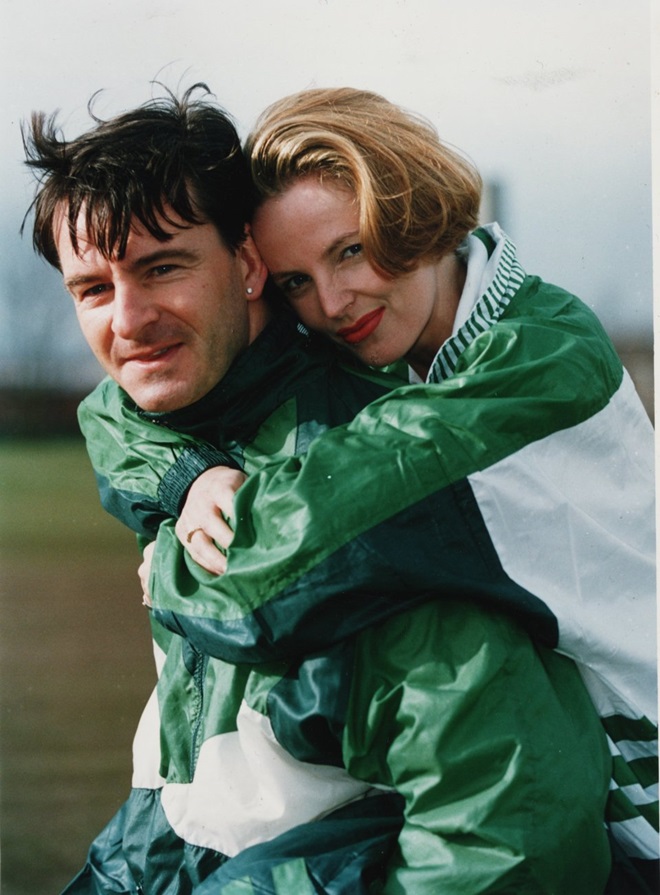 Ca sĩ Clare Grogan là bạn thân của Nicholas.