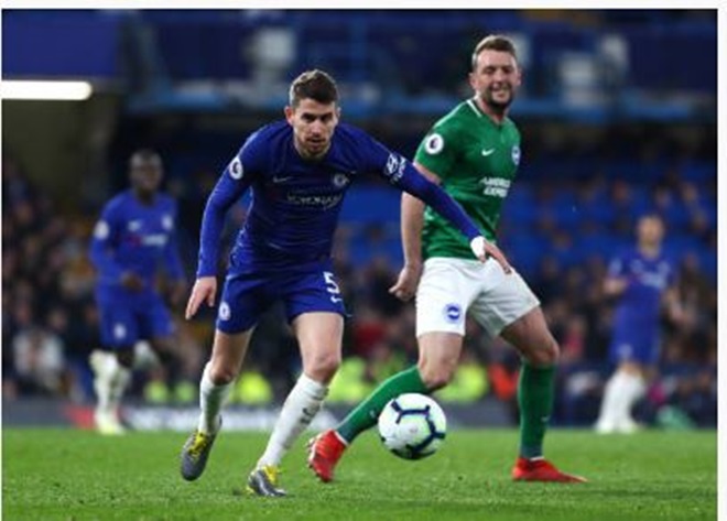 Trận đấu với Brighton, người hâm mộ được chứng kiến một Jorginho thi đấu ấn tượng. Cựu tiền vệ Napoli kiểm soát thế trận, tổ chức các đợt lên bóng và tung ra những đường chuyền quyết định ở 1/3 sân đối phương.