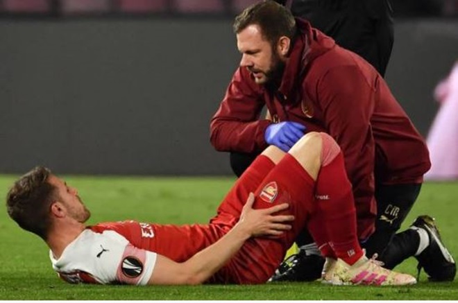 Ramsey rời sân khá sớm.