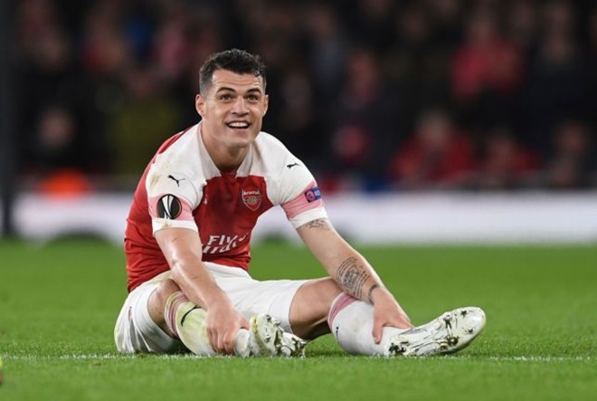 Tiền vệ Xhaka.