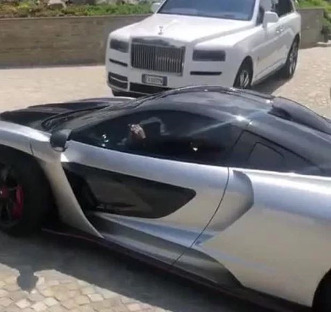 Rolls-Royce Phantom, Aston Martin DB9, Bentley Continental GTC Speed là những dòng xe tiếp theo trong bộ sưu tập của Ronaldo. Ujn Ferrari 599 GTO và Lamborghini Aventador LP700-4 thuộc phân khúc "giá rẻ" khác mà tiền đạo 34 tuổi đang sở hữu.