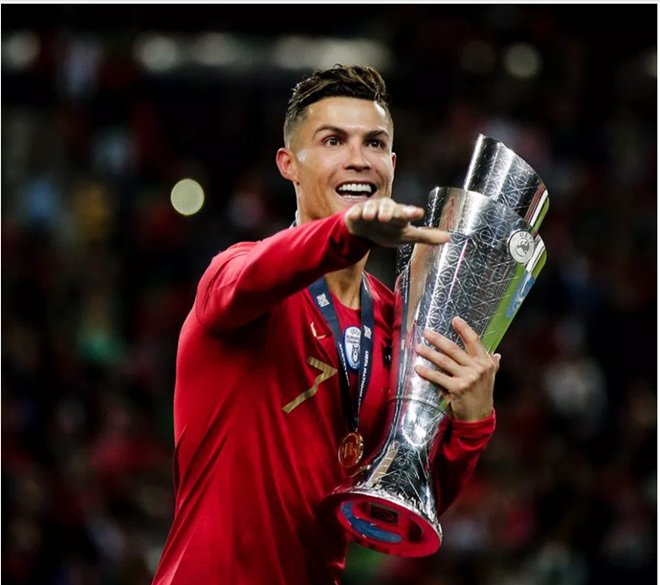 Ronaldo du lịch cùng Georgina trong ngày cưới của Ramos - Bóng Đá