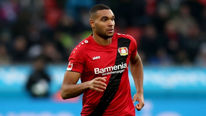 Tah trong màu áo Leverkusen.