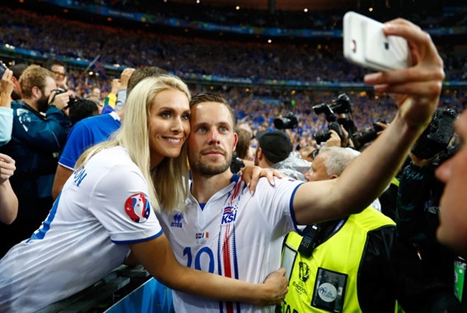 Sigurdsson đám cưới (The Sun) - Bóng Đá