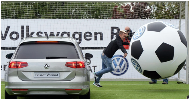 CLB Atletico Madrid có hợp đồng tài trợ với hãng xe hơi danh tiếng Volkswagen.