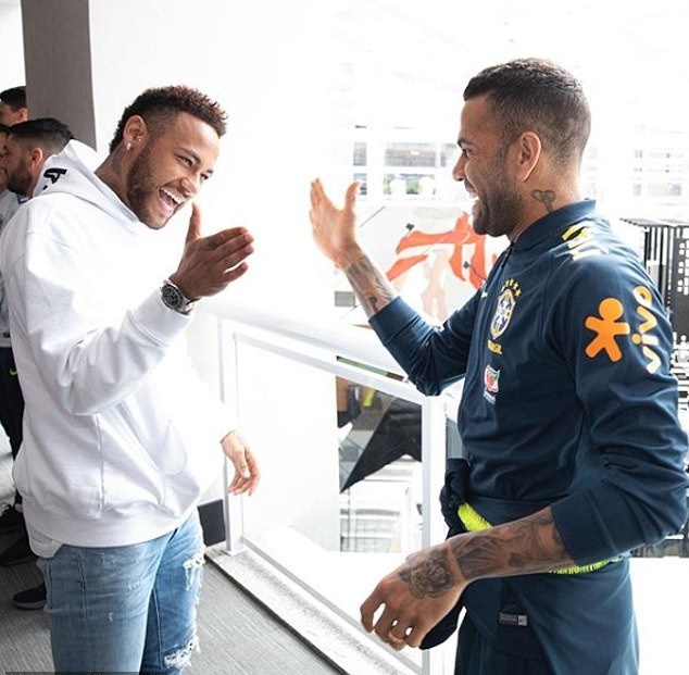 Neymar đến thăm đội tuyển Brazil (Daily Mail) - Bóng Đá