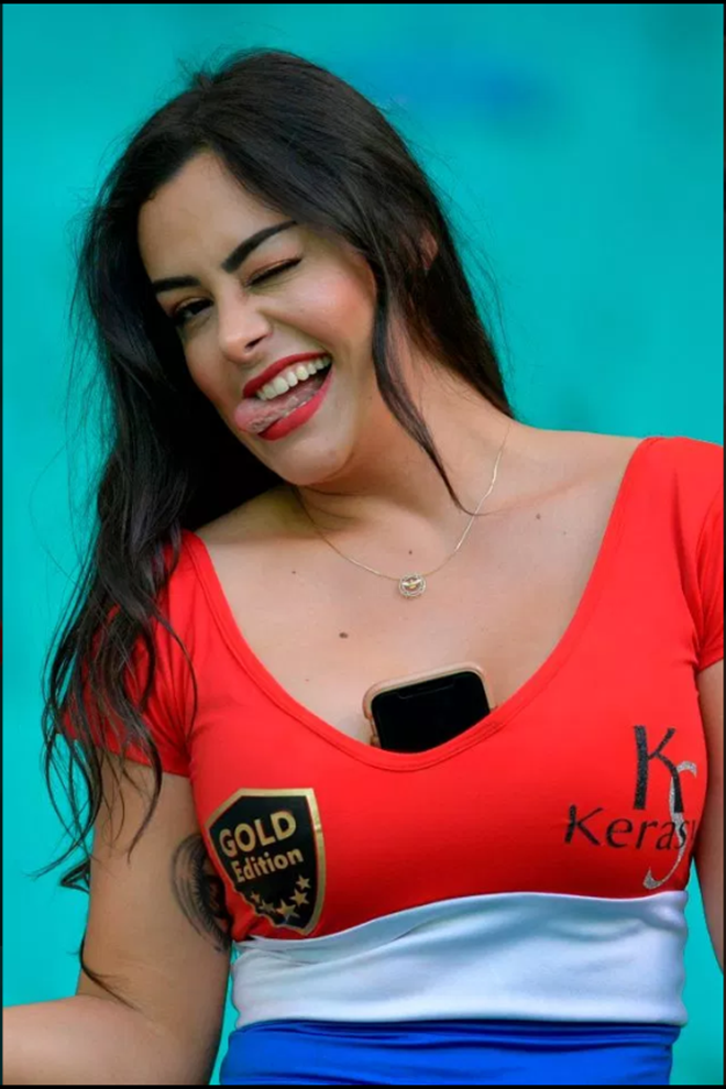 Gặp gỡ nữ CĐV quyến rũ nhất Paraguay, Larissa Riquelme (The Sun) - Bóng Đá