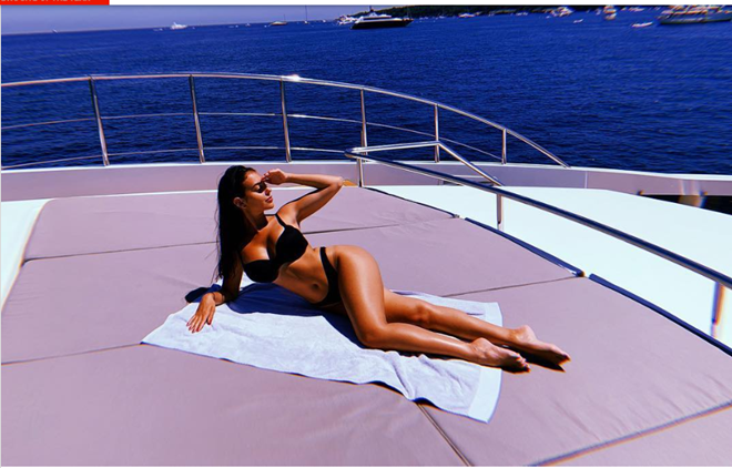 Bạn gái Ronaldo khoe dáng sexy trên siêu du thuyền.