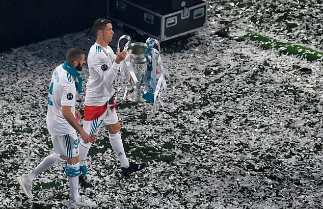 Cristiano Ronaldo receives Marca's Legend award in recognition of his goal-laden time with Real Madrid and record trophy collection - Bóng Đá