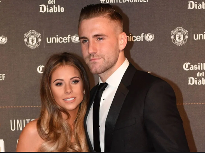 Luke Shaw’s stunning girlfriend Anouska Santos shows off huge baby bump as Man Utd star and Wag prepare to welcome first child - Bóng Đá