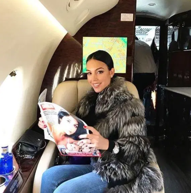 How Cristiano Ronaldo’s girlfriend Georgina Rodriguez went from £250-a-week shop girl to mother of his four kids - Bóng Đá