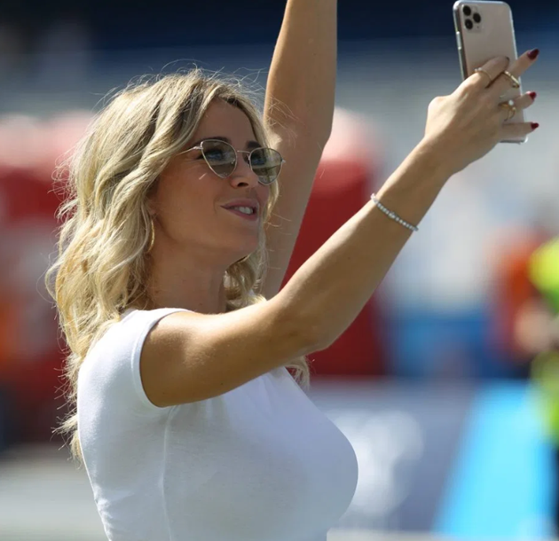 Glamorous Serie A presenter Diletta Leotta opens up about sexist chants, meeting Mourinho and those stolen nude pictures - Bóng Đá