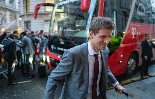 Ảnh Bayern Munich đến London (Daily Mail) - Bóng Đá