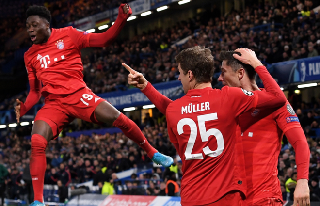 Davies có màn trình diễn thăng hoa cùng gã khổng lồ bóng đá Đức trước Chelsea tại vòng 16 đội Champions League vừa qua. Đó rõ ràng là một điều tuyệt vời khi biết rằng, Davies được sinh ra trong một trại tị nạn tại Ghana vào năm 2000.