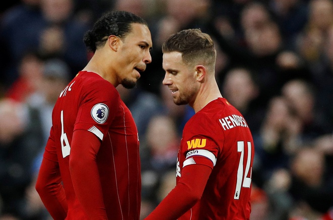 Bộ đôi Van Dijk và Jordan Henderson.