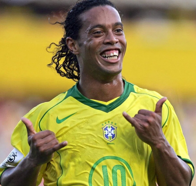 Hình ảnh đỉnh cao ngày nào của Ronaldinho cùng đội tuyển Brazil.