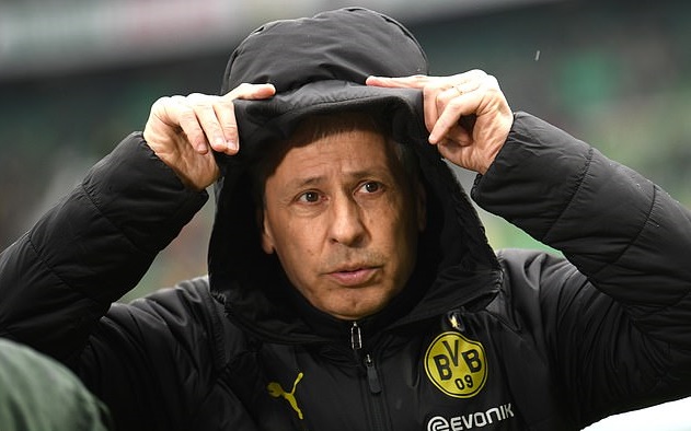 Lucien Favre dự định sẽ đưa Moukoko vào đội hình 1 Dortmund trong tương lai gần. HLV trưởng đội tuyển quốc gia Đức, Joachim Low cũng quan tâm sát sao đến viên ngọc thô của BVB.