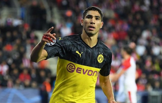 Hậu vệ trái: Achraf Hakimi (Borussia Dortmund). Hakimi nổi lên là hậu vệ cánh trái hay nhất Bundesliga mùa này với tổng cộng 15 pha kiến tạo tính đến thời điểm hiện tại.
