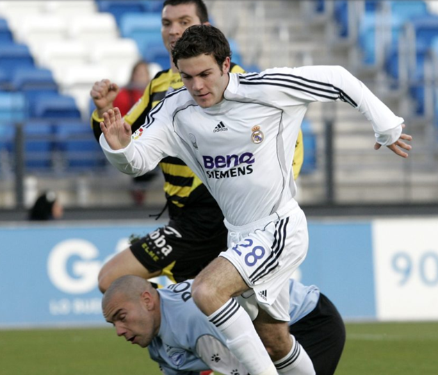 Valencia trở thành "cứu tinh" với Mata vào năm 2007. Sau 4 năm khoác áo Bầy Dơi, với màn trình diễn vô cùng thuyết phục của mình, Mata gia nhập Chelsea và nhanh chóng đóng vai trò trụ cột của The Blues. Năm 2014, anh chuyển sang chơi bóng cho Man United đến hiện tại.