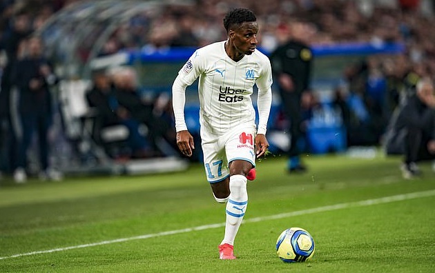 8. Bouna Sarr (Marseille). Hậu vệ cánh 28 tuổi trải qua sự nghiệp bóng đá từ trước đến nay trong 2 màu áo Metz và Marseille. Với việc Ligue 1 2019/2020 bị hủy bỏ, đây là thời điểm thích hợp để Sarr di cư sang EPL với các bến đỗ tiềm năng như Everton và West Ham United.
