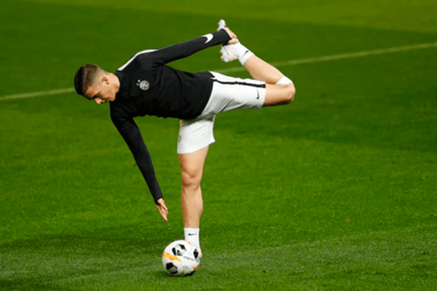 Bản hợp đồng giữa Filip và Partizan còn thời hạn đến năm 2022. Sao mai sinh năm 2002 đóng góp 4 bàn thắng trong 7 trận đấu gần nhất tại giải VĐQG Serbia và Cúp Quốc gia Serbia khi bóng đá hoạt động bình thường vào đầu tháng 6.