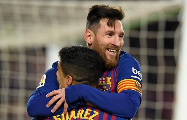 Người đại diện của Suarez tiết lộ, tương lai của chân sút người Uruguay phụ thuộc lớn vào điểm đến tiếp theo của Messi. Cựu sao Liverpool và M10 có mối quan hệ bạn bè thân thiết.