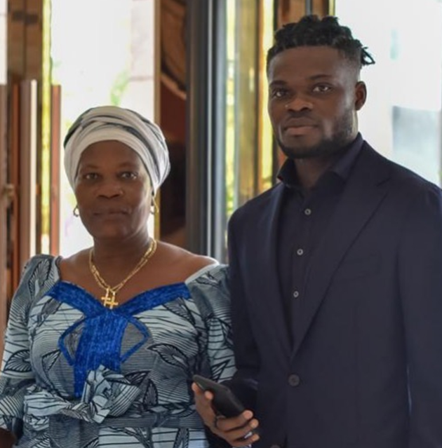 Arsenal new-boy Thomas Partey’s dad sold possessions to buy his son boots and get him a visa to chase football dream - Bóng Đá