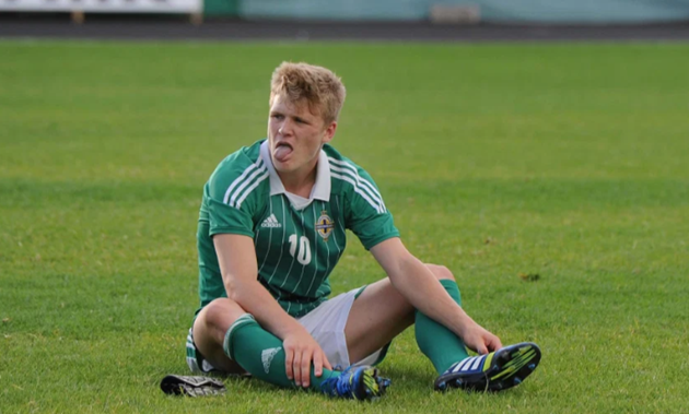 McGeehan trong màu áo tuyển trẻ Bắc Ireland.