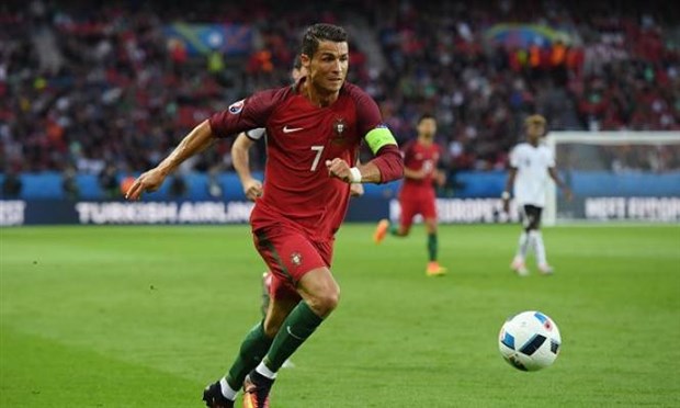Ronaldo đang là gánh nặng cho cả Bồ Đào Nha.