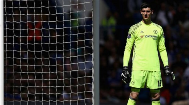 Thibaut Courtois lại bóng gió đòi rời Chelsea. Ảnh: Internet.