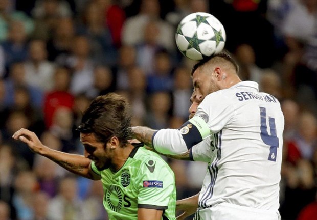 Choáng váng vì bàn thua, Real Madrid dồn lên tìm bàn gỡ. Ảnh: Internet.