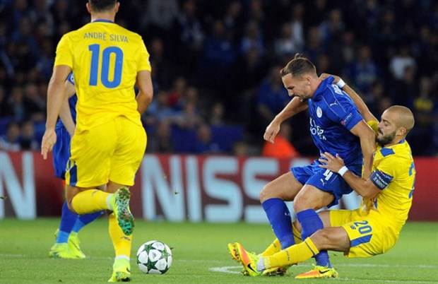 Với lợi thế sân nhà King Power, Leicester đã đẩy nhanh nhịp độ tấn công ngay từ những phút đầu tiên. Nhờ sự cơ động của tuyến tiền vệ, Bầy Cáo đã chiếm lĩnh hoàn toàn khu trung tuyến. Ảnh: Internet.