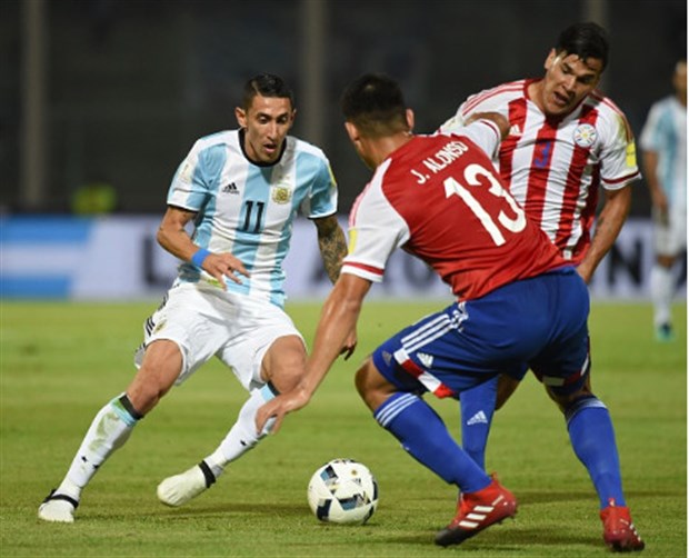 Ra sân với rất nhiều hảo thủ, nhưng Argentina không thể tạo được thế trận lấn lướt trước Paraguay. Ảnh: Internet.