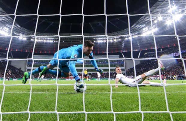 Pha cứu thua của Lloris rạng sáng nay. Ảnh: Internet