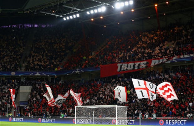 Được sự cổ vũ nhiệt tình của khán giả nhà, PSV đã nhập cuộc đầy tự tin trước một Bayern Munich có sự vượt trội rất lớn về đẳng cấp. Ảnh: Internet.