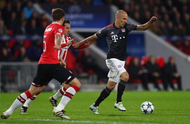 Đáng tiếc đó cũng là những gì PSV có thể làm được, khi họ đã hoàn toàn bị đội khách lấn lướt trong những phút còn lại của trận đấu. Ảnh: Internet.