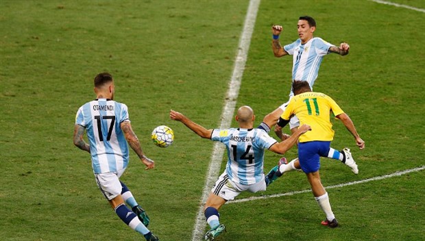 Cơn ác mông của Argentina đã thật sự bắt đầu kể từ khi Coutinho phá vỡ thế cân bằng của trận đấu với một siêu phẩm ở phút 25. Ảnh: Internet.
