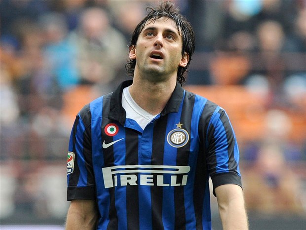 Milito đánh giá Milan cao hơn so với Inter vào thời điểm hiện tại.
