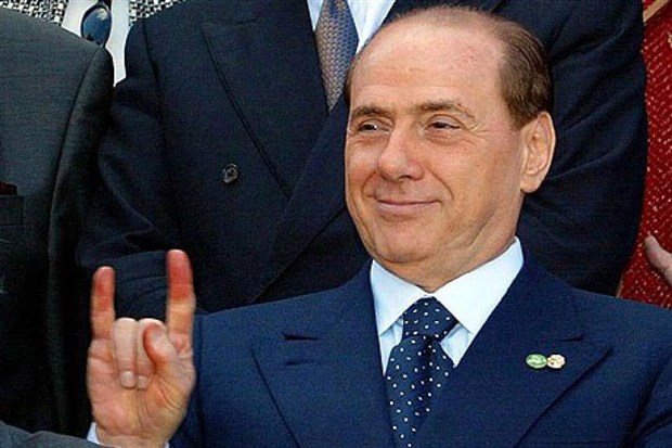 Silvio Berlusconi chưa thể hoàn tất việc bán lại AC Milan.